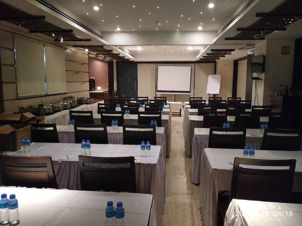 Tarawade Clarks Inn Pune Eksteriør bilde
