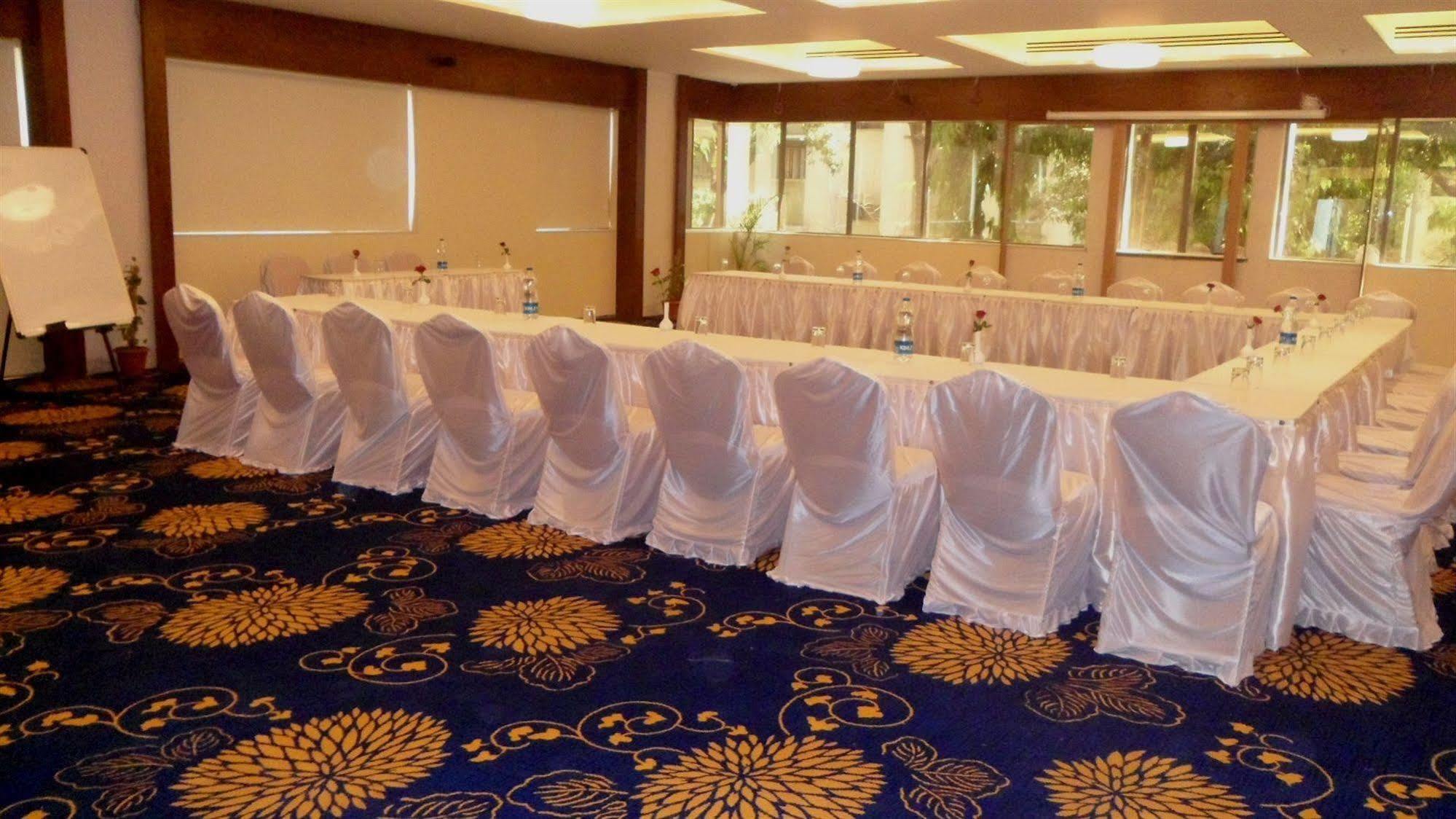 Tarawade Clarks Inn Pune Eksteriør bilde
