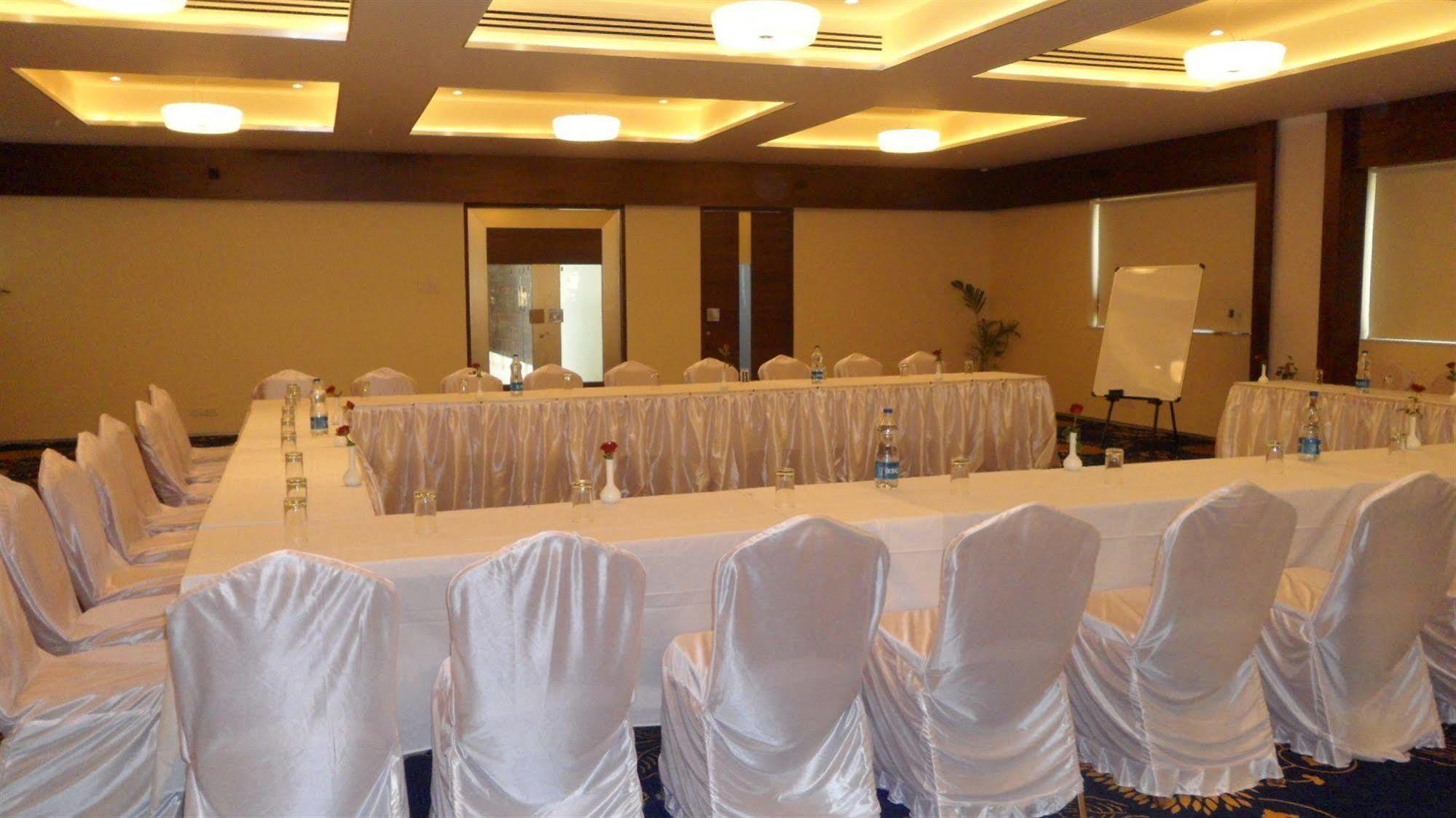 Tarawade Clarks Inn Pune Eksteriør bilde