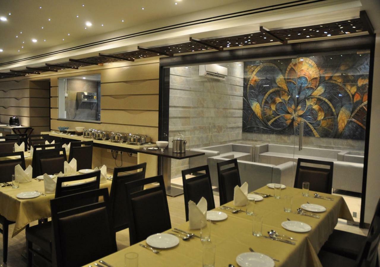 Tarawade Clarks Inn Pune Eksteriør bilde